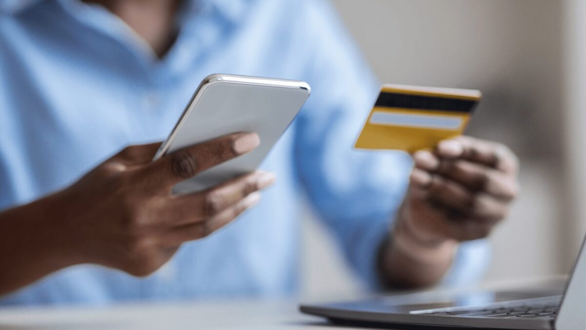 using credit card to pay bill on smartphone