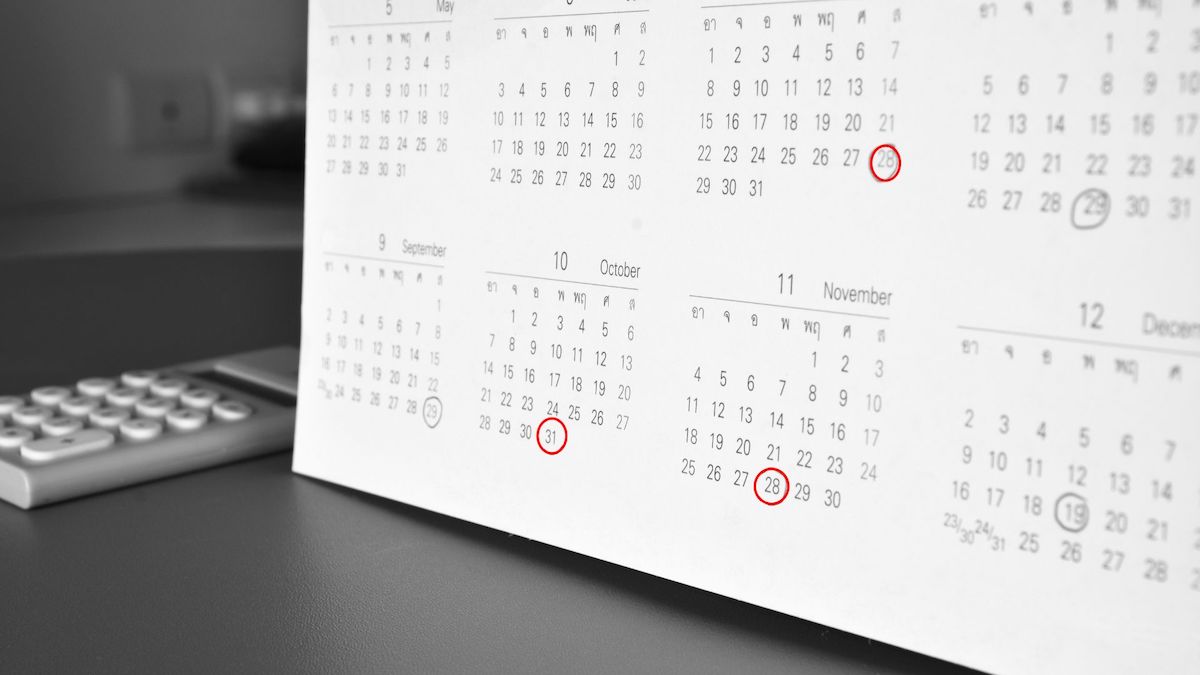 White calendar with various dates circled in red | Wise Loan