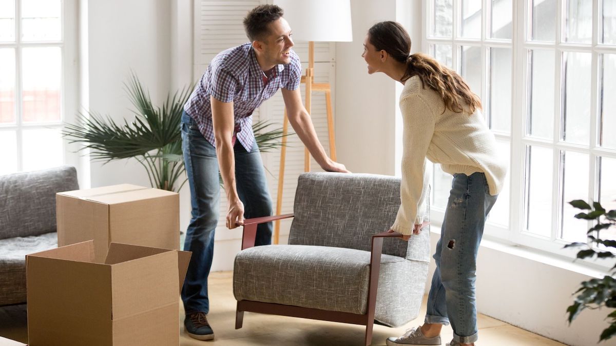 Couple moving a new lounge chair together | Wise Loan