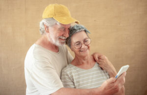 An elderly couple browsing the Wise Loan website on a laptop, exploring loan options.